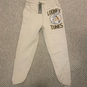 Fashion Nova Men’s Size Small Looney Tunes cream Jogger New with tags